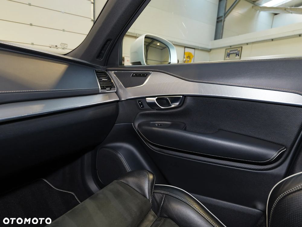 Volvo XC 90 D5 SCR AWD R-Design 7os - 34