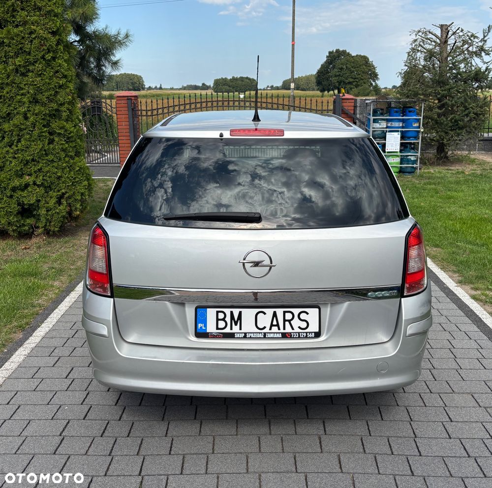 Opel Astra 2010 photo 4