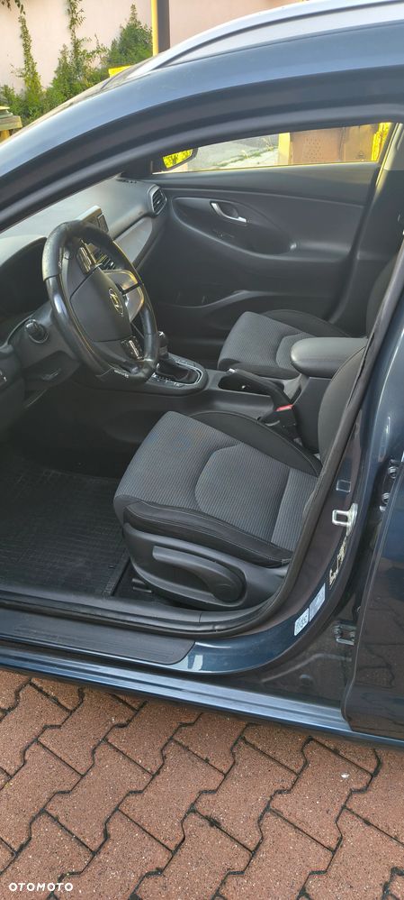 Hyundai i30 1.6 D Classic + DCT - 4