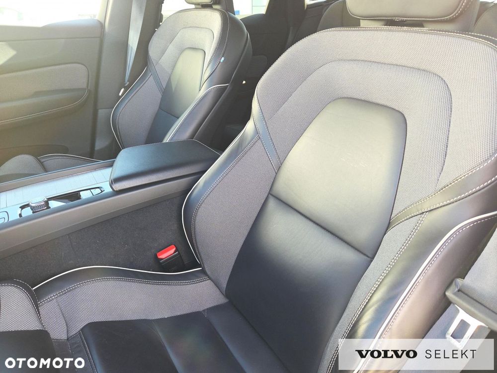 Volvo XC 60 B5 B AWD Plus Dark - 24