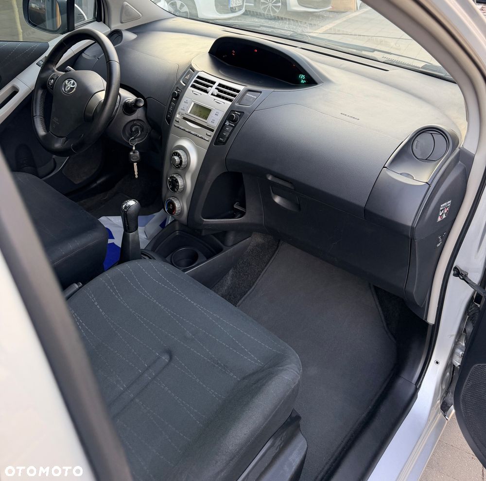 Toyota Yaris 1.3 Luna Hit - 8