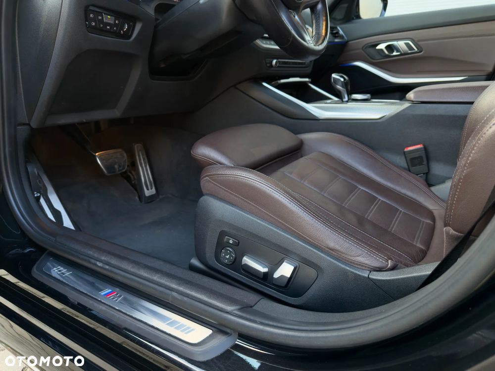 BMW Seria 3 320d xDrive M Sport Shadow - 13