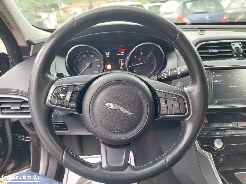 Jaguar XE 2.0 D Portfolio Aut. - 4