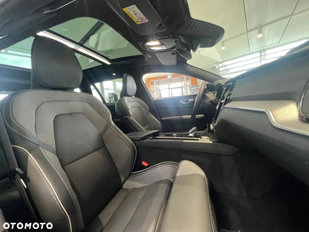 Volvo V60 B4 B Ultimate Dark - 2