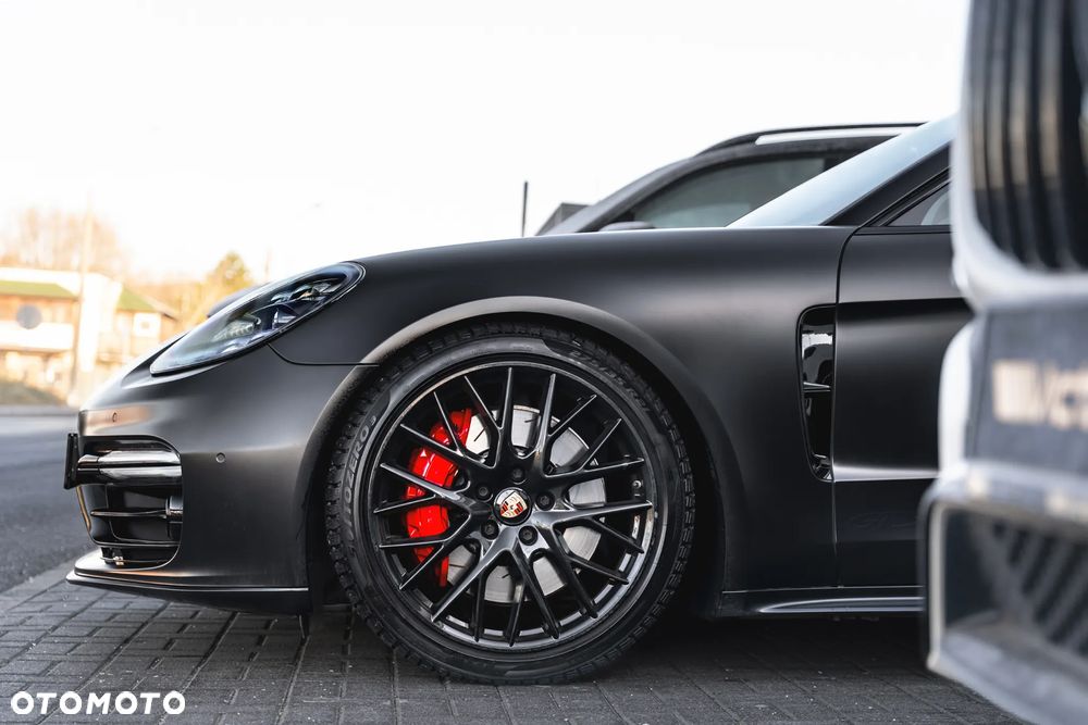 Porsche Panamera - 4