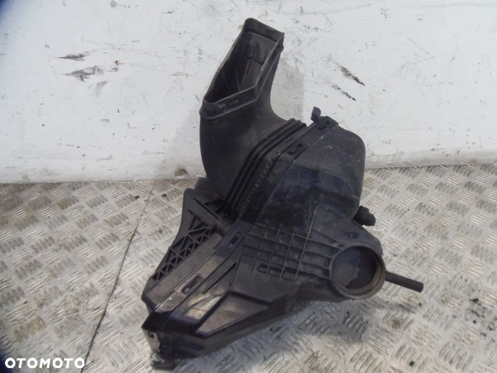 AUDI A4 B8 1.8TFSI OBUDOWA FILTRA POWIETRZA - 3