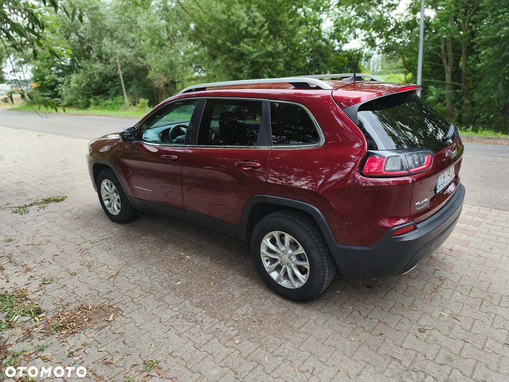 Jeep Cherokee - 32