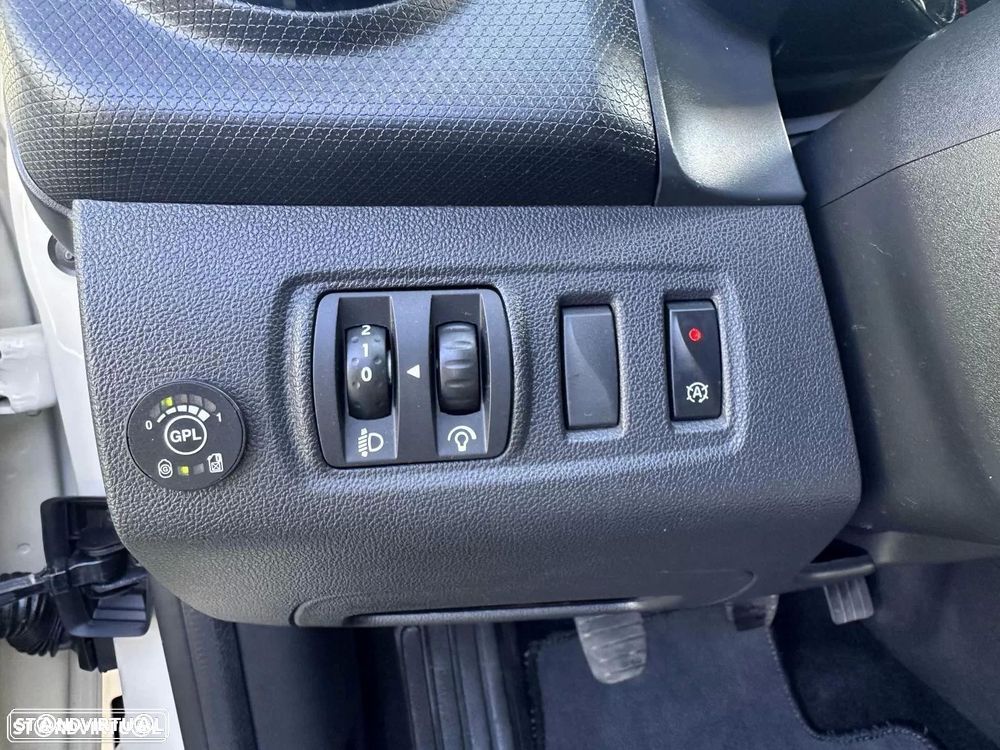 Renault Clio 0.9 TCe Limited Bi-Fuel - 18