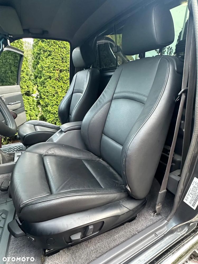 Toyota Hilux 4WD DLX - 17