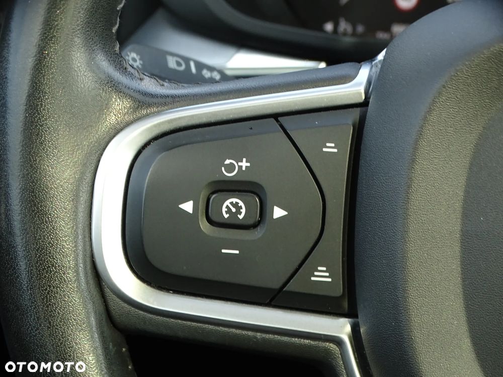 Volvo XC 60 T8 Twin Engine AWD Geartronic Momentum - 16