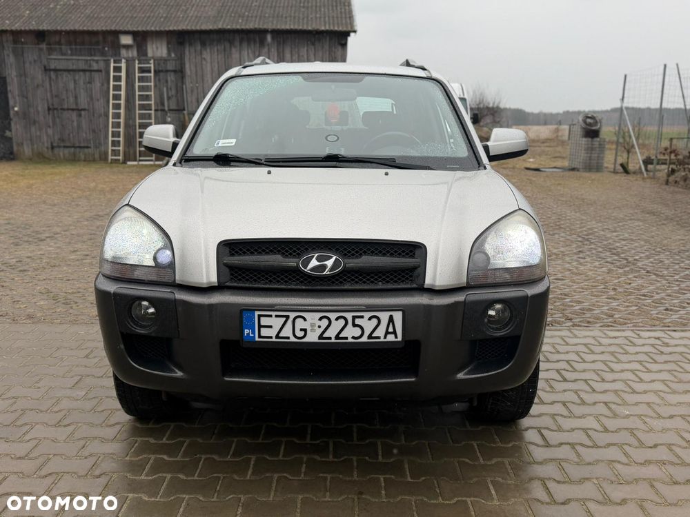 Hyundai Tucson 2.0 CRDi VGT 2WD GLS - 24