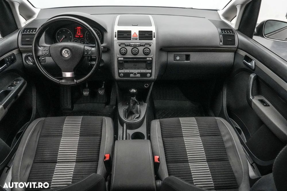 Volkswagen Touran 1.9 TDI DPF Conceptline BlueMotion - 7