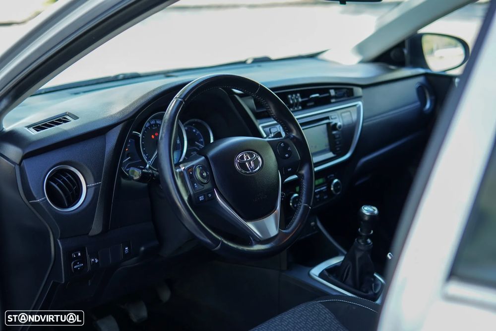 Toyota Auris 1.4 D-4D Exclusive+P.Sport - 37