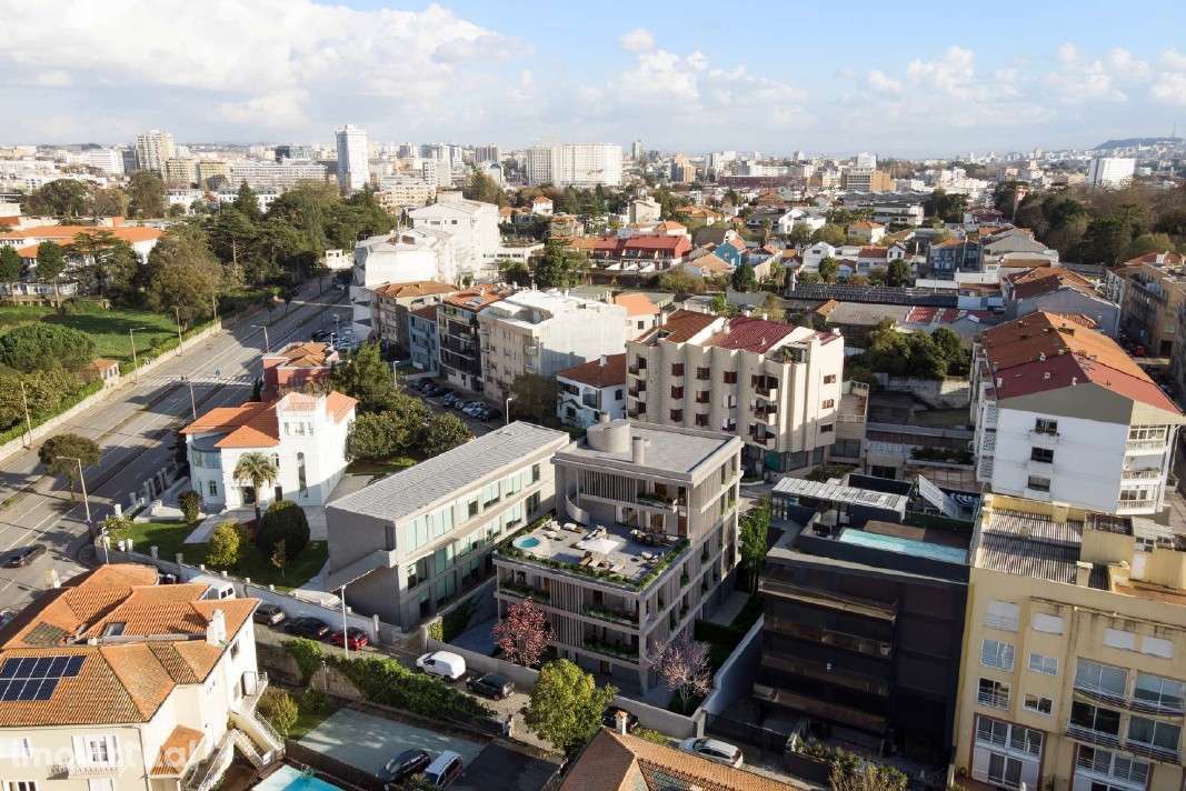 T4 duplex c/ terraço à Marechal Gomes da Costa - Grande imagem: 3/23