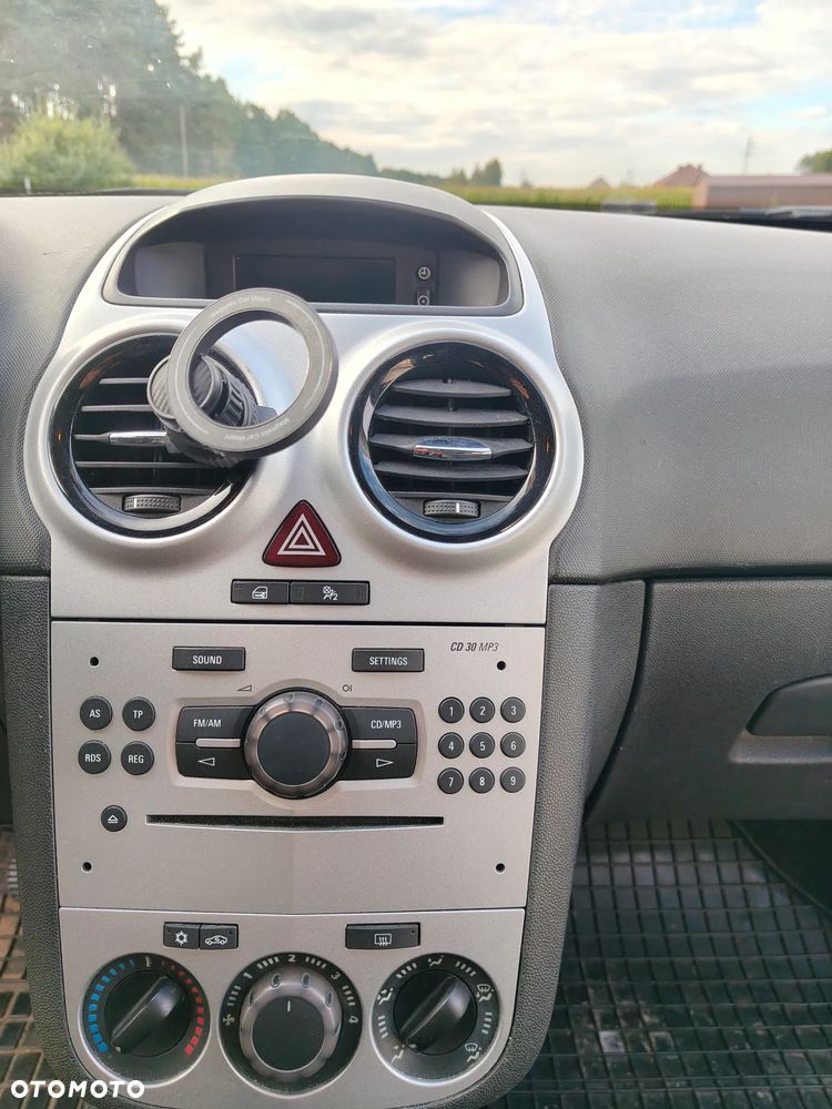 Opel Corsa 1.4 16V Cosmo - 7
