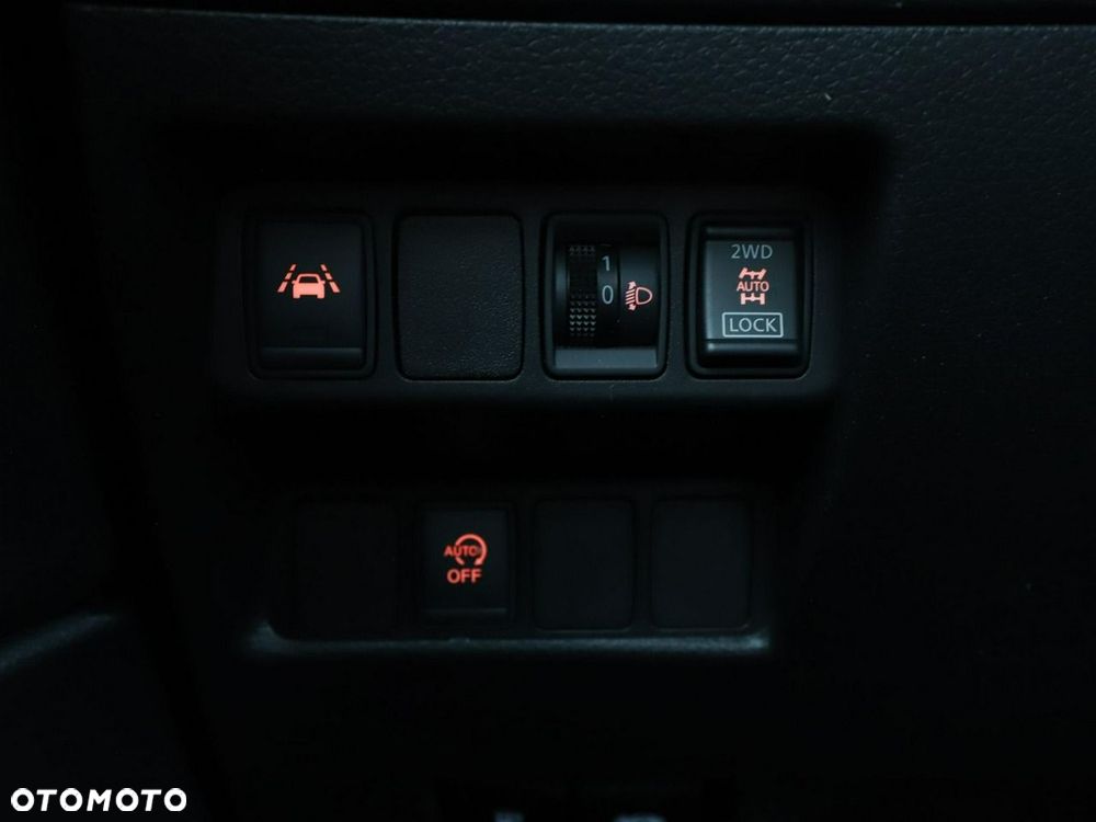 Nissan Qashqai 1.6 DCi 4x4 N-Connecta - 32