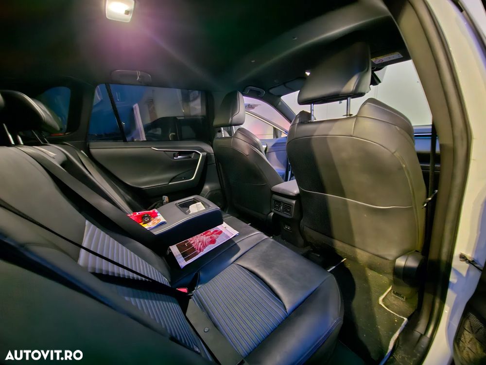 Toyota RAV4 2.5 VVT-iE 4x4 Luxury Plus - 13