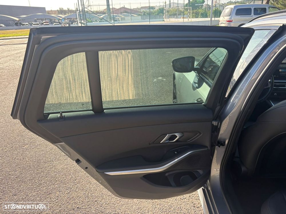 BMW 320 e Pack Desportivo M Auto - 54