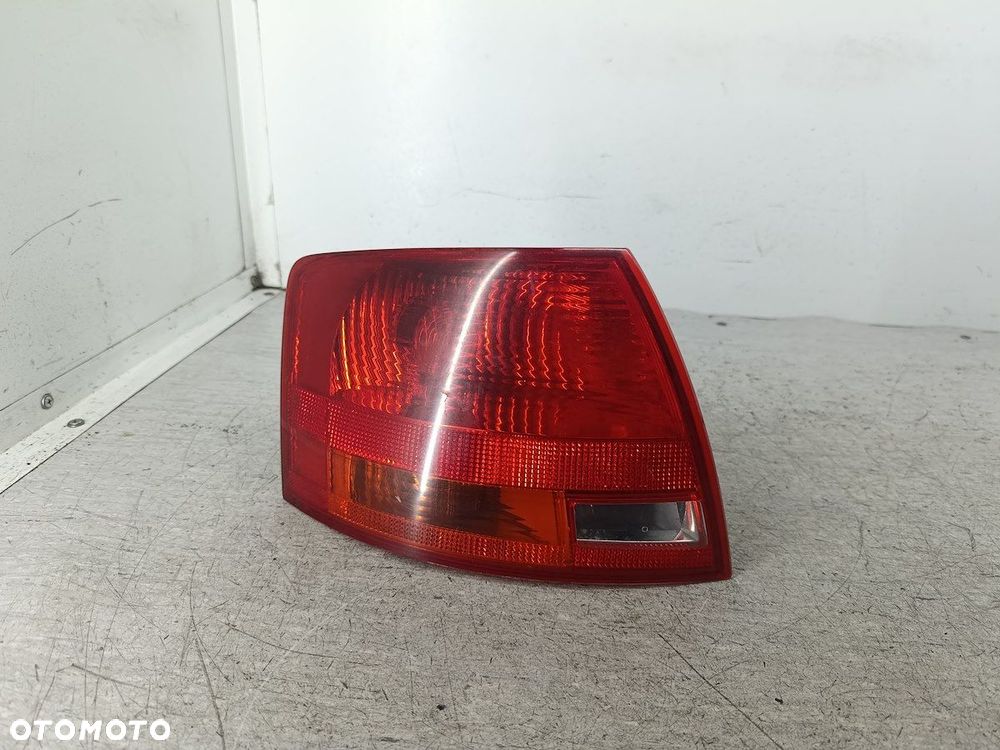 LAMPA TYLNA LEWA W KLAPE AUDI A4 B7 8E9945095.C KOMBI - 5