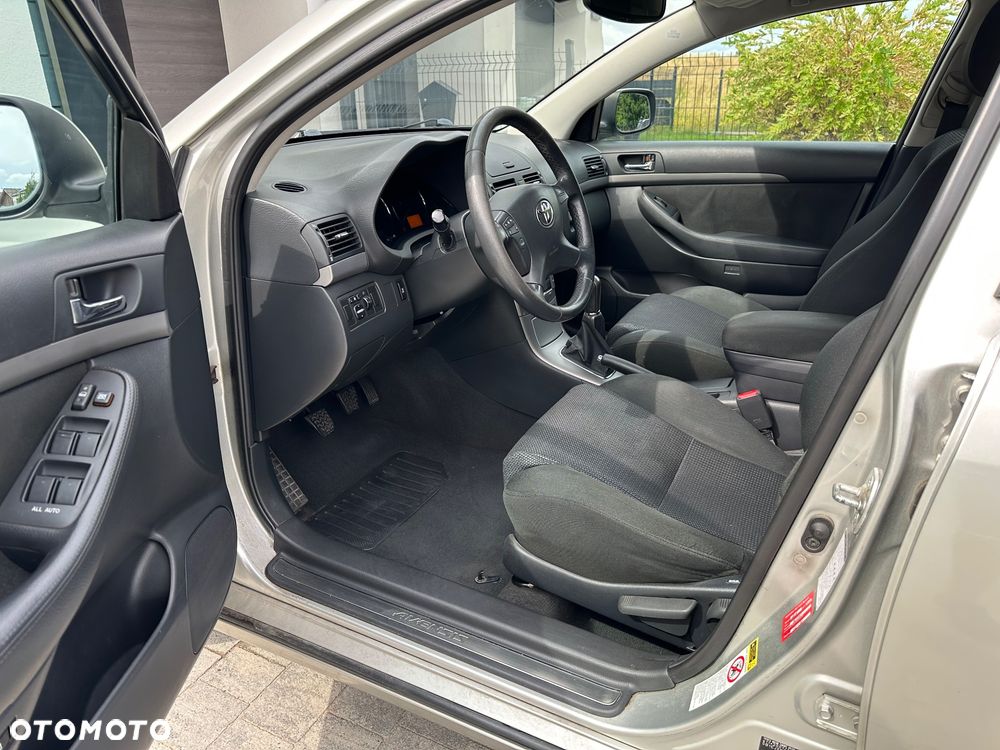 Toyota Avensis - 9