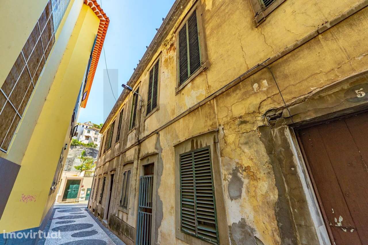 Predio para recuperar no centro do Funchal - Grande imagem: 3/41