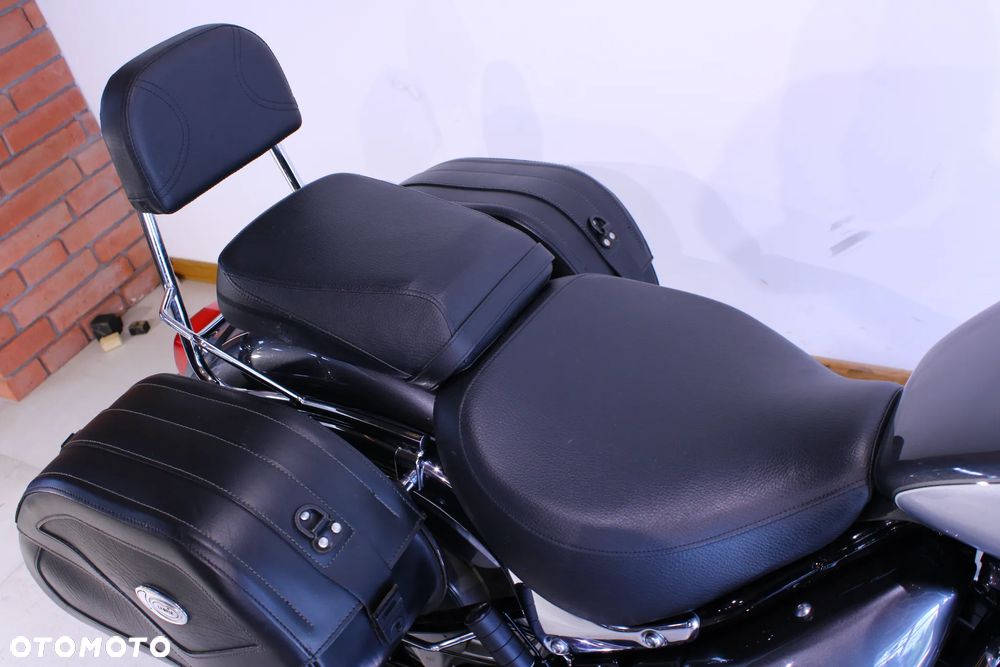 Suzuki Intruder - 16