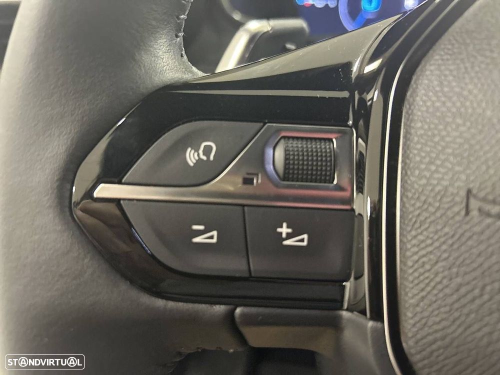 Peugeot 2008 1.2 Hybrid Allure e-DCS6 - 15