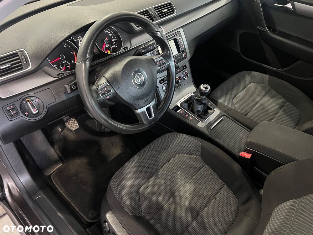 Volkswagen Passat 1.6 TDI (BlueMotion Technology) Comfortline - 15