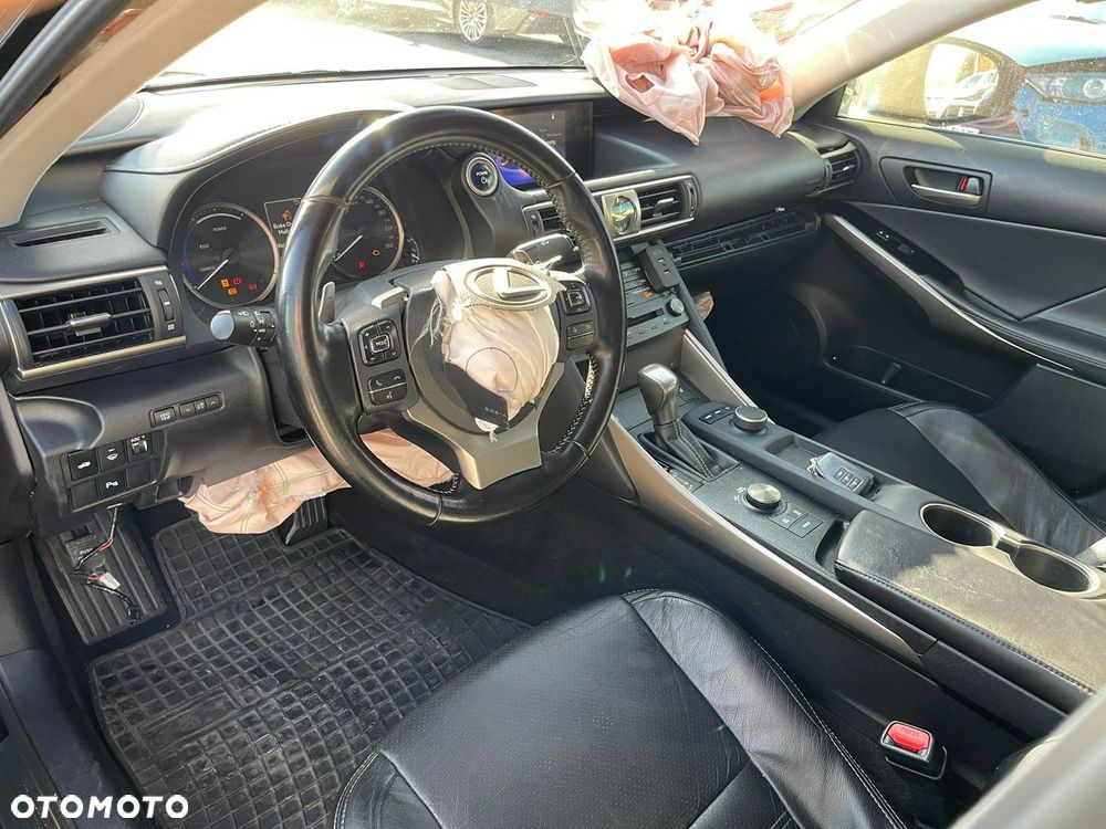 Lexus IS 300h Business Edition - 7