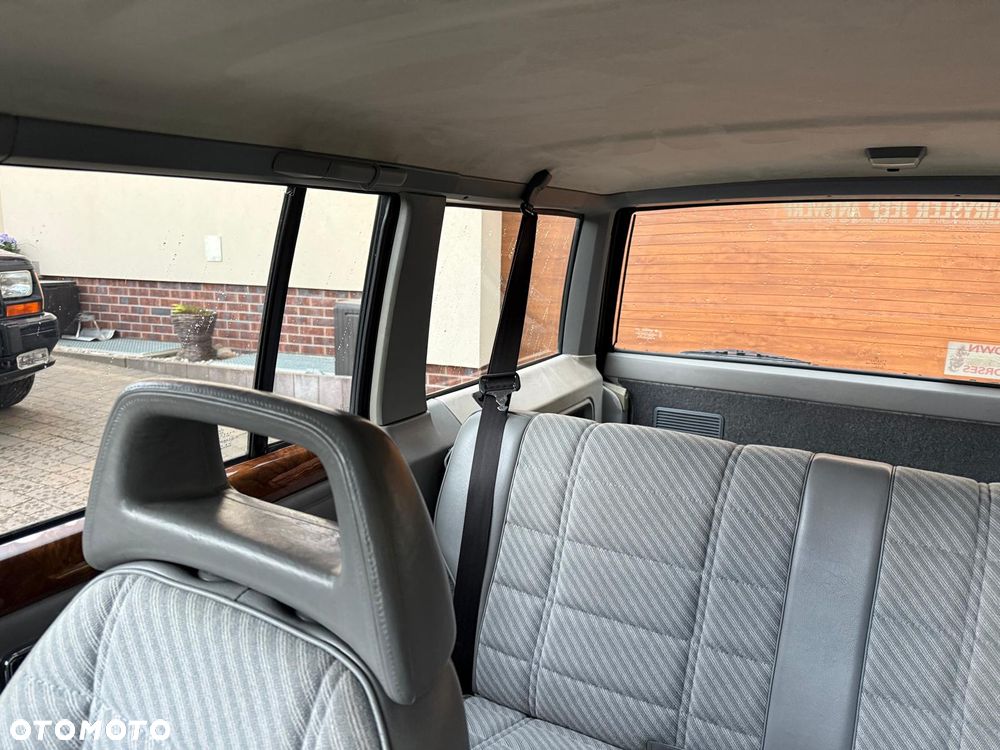 Jeep Cherokee - 38