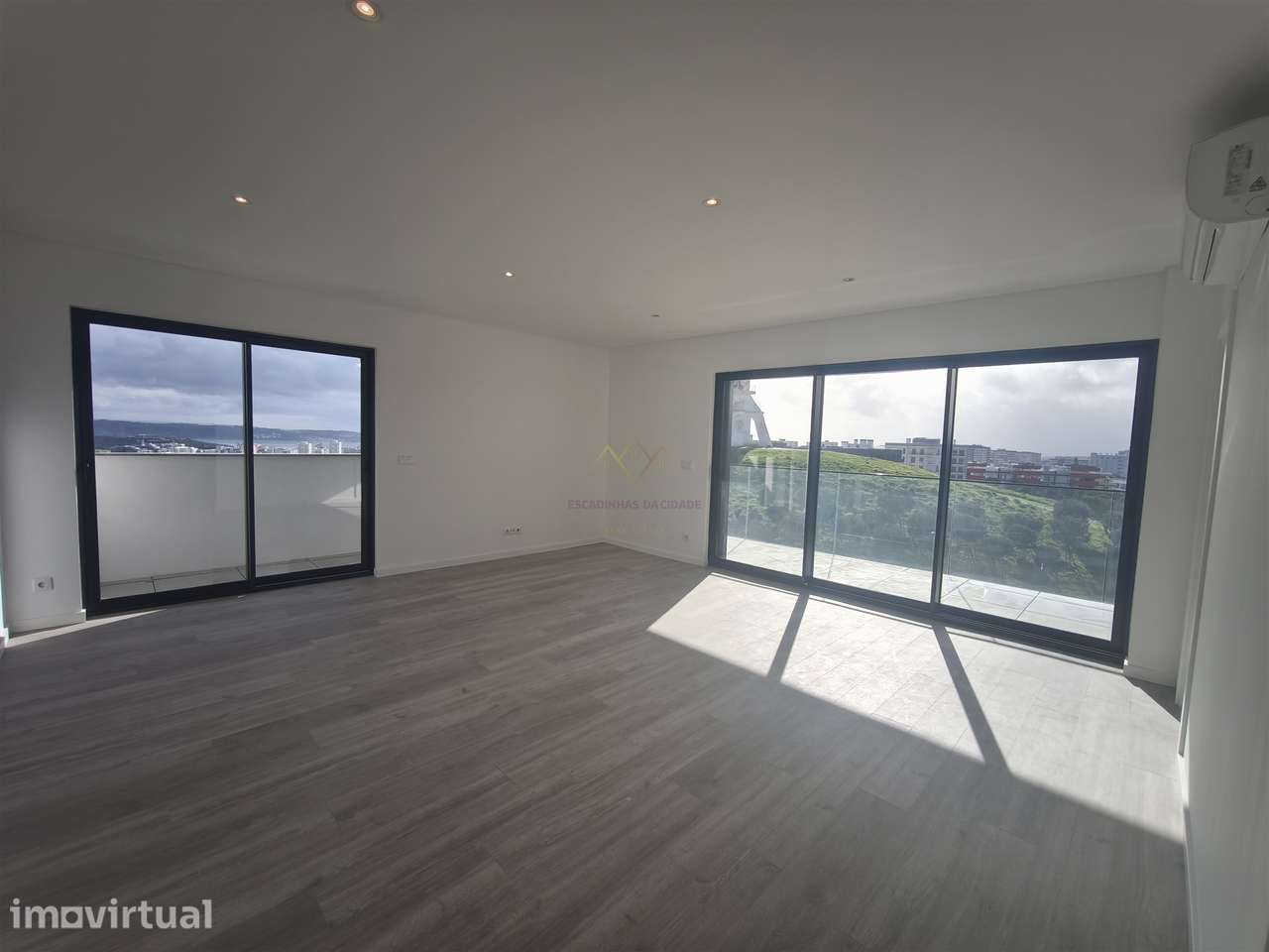 Elegância e Conforto em Carnaxide: T2 com Varandas, 2 Lugares de Garag - Grande imagem: 4/49