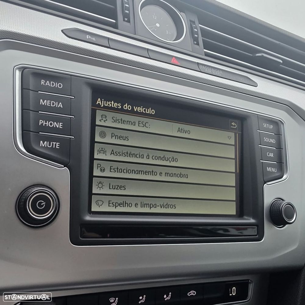 VW Passat 2.0 TDI Confortline - 24