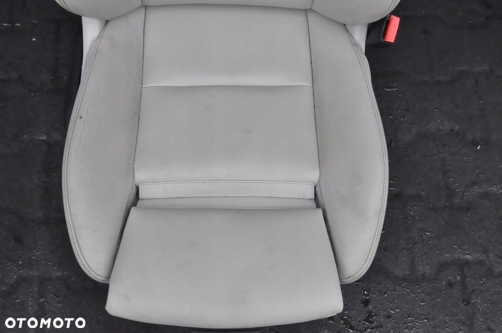 MERCEDES W176 FOTELE KANAPA JASNA SKÓRA - 4