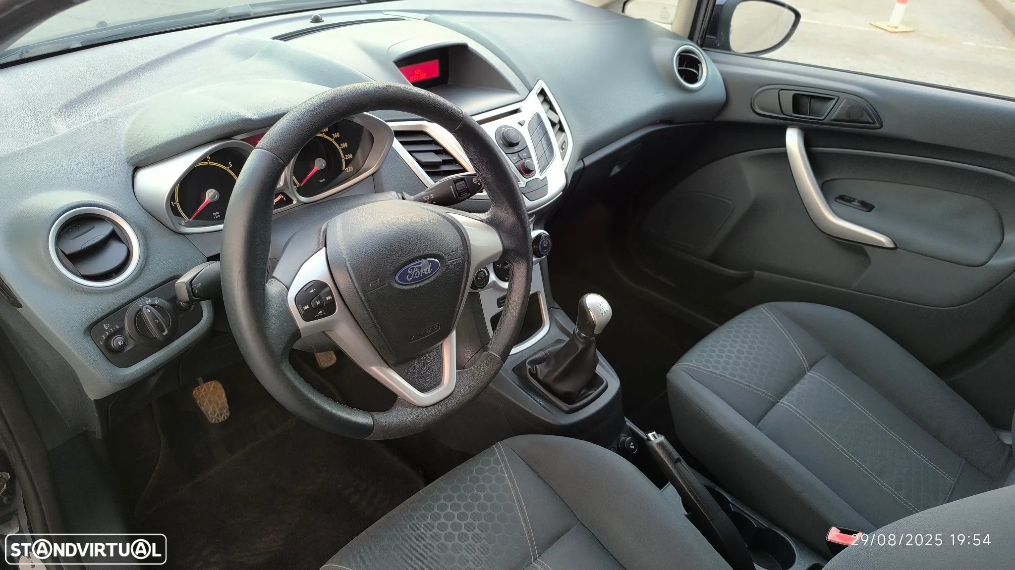 Ford Fiesta 1.25 Titanium - 32