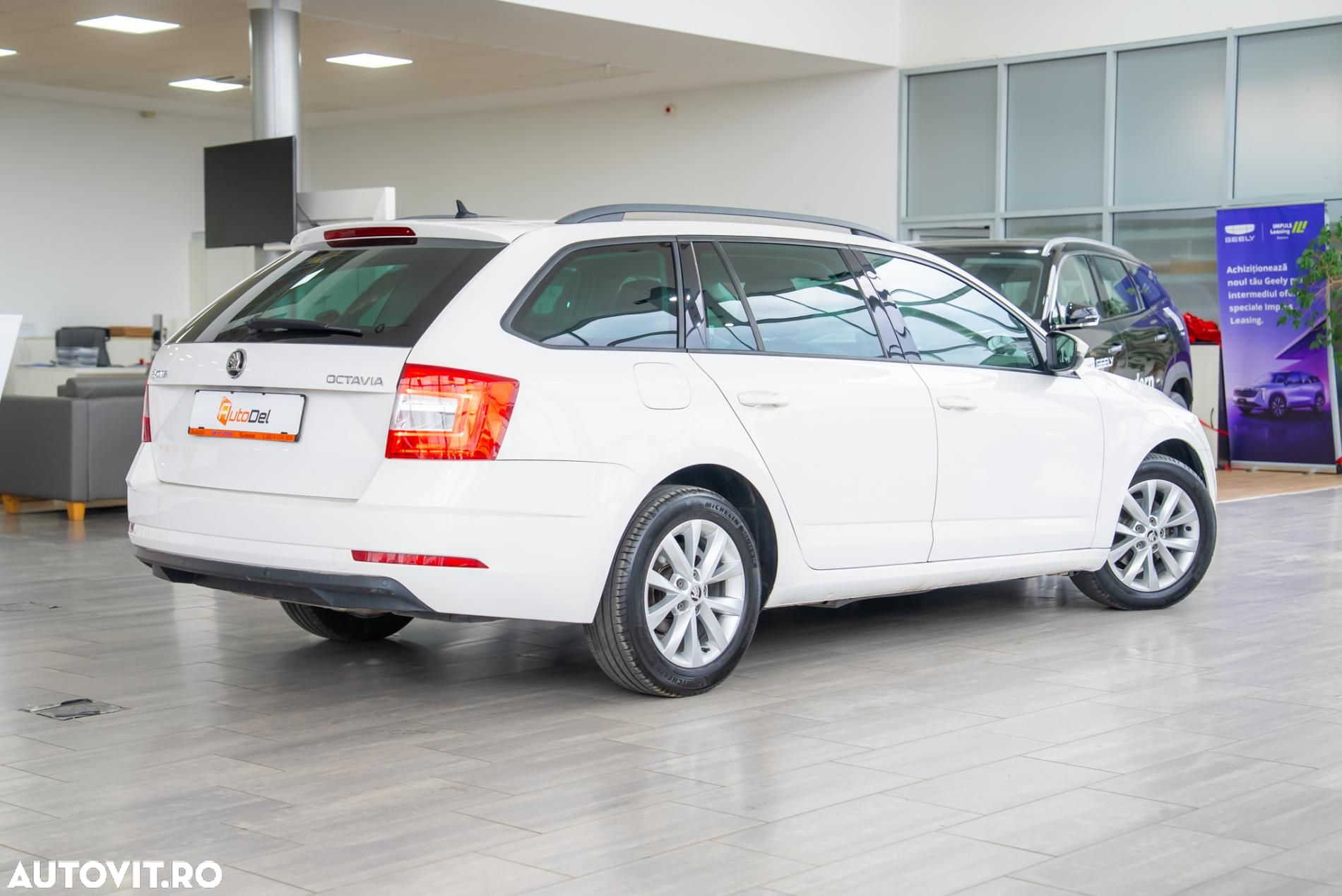 Skoda Octavia Combi 1.6 TDI DSG Clever - 4