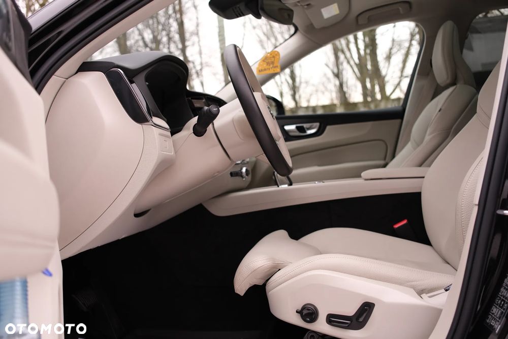 Volvo XC 60 B4 B Plus Dark - 15
