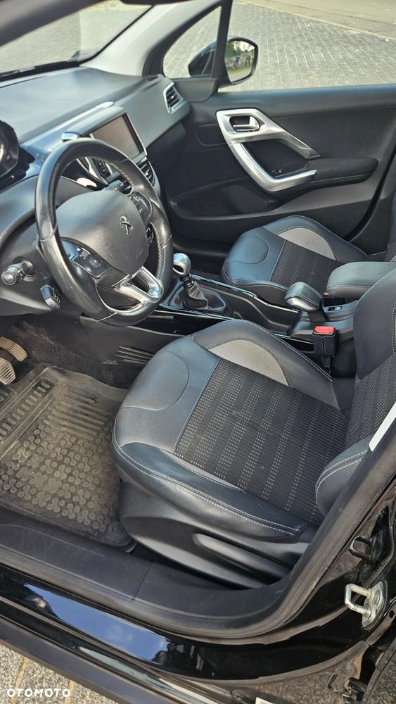 Peugeot 2008 1.2 Pure Tech Allure S&S - 10