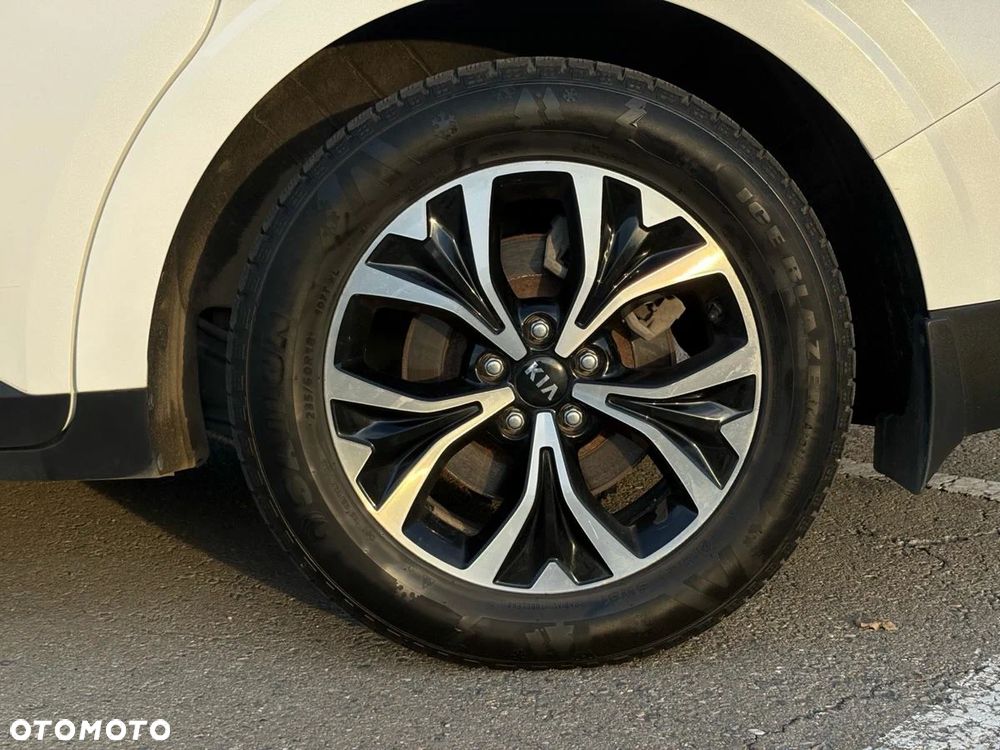 Kia Carnival - 15