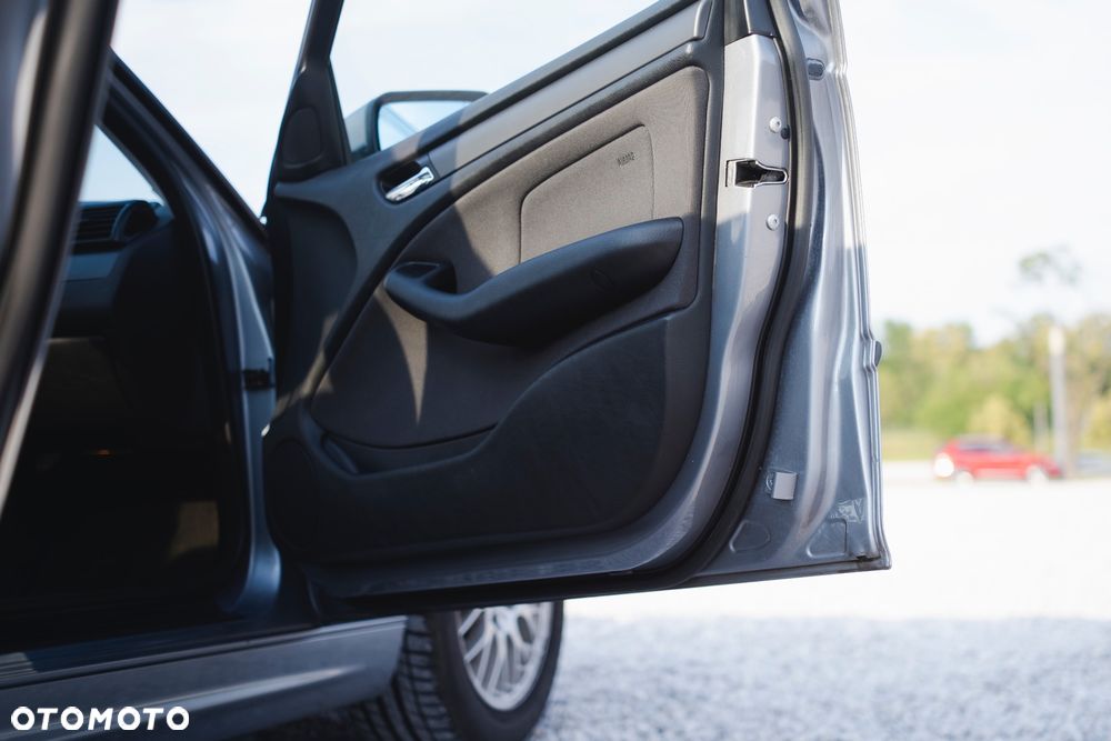 BMW Seria 3 318i - 17