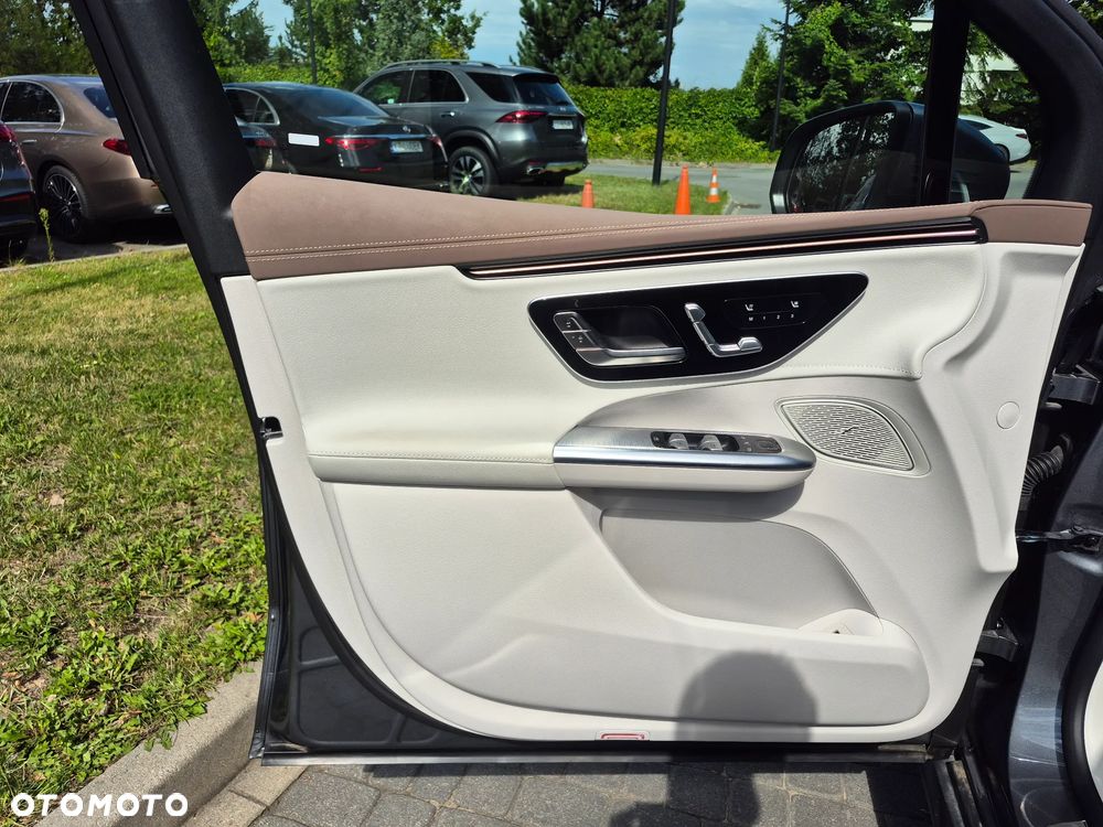 Mercedes-Benz EQE 350 4MATIC - 16