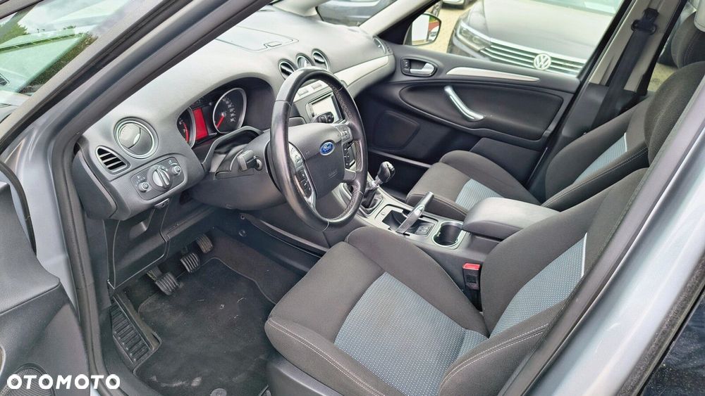 Ford S-Max - 11