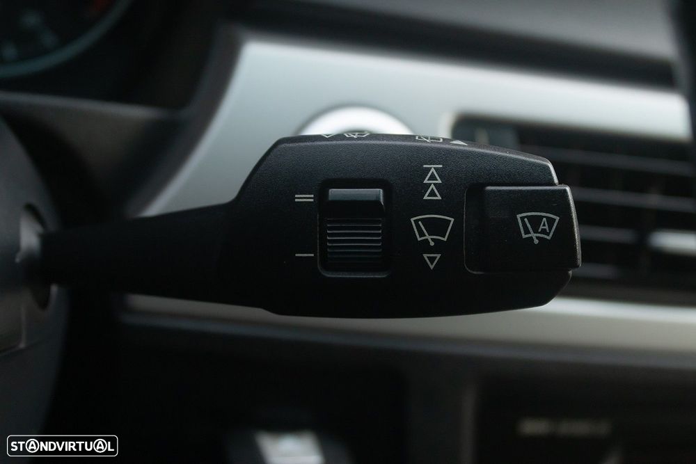 BMW 318 d Touring - 15