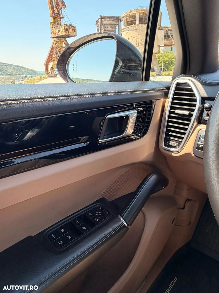 Porsche Cayenne - 32