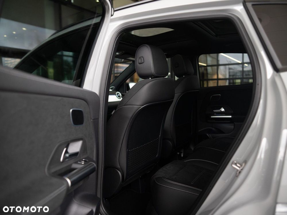 Mercedes-Benz GLA - 11