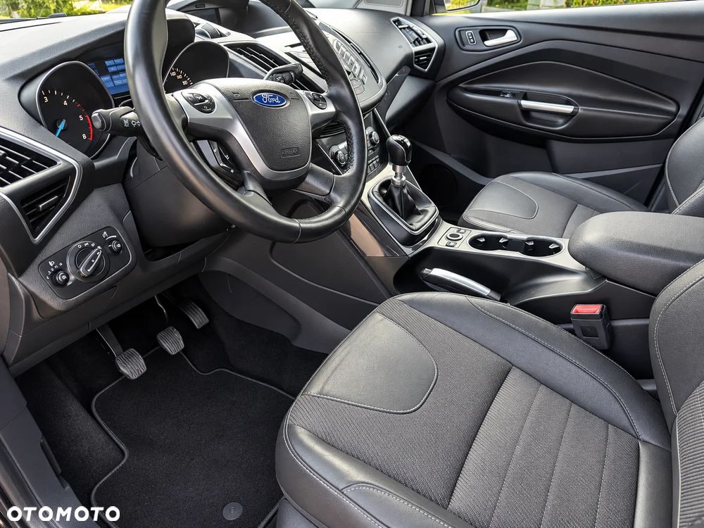 Ford Kuga 2.0 TDCi 2x4 Titanium - 11