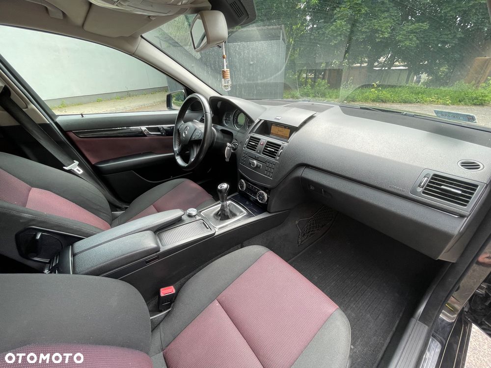 Mercedes-Benz Klasa C 200 CDI BlueEff Avantgarde - 22