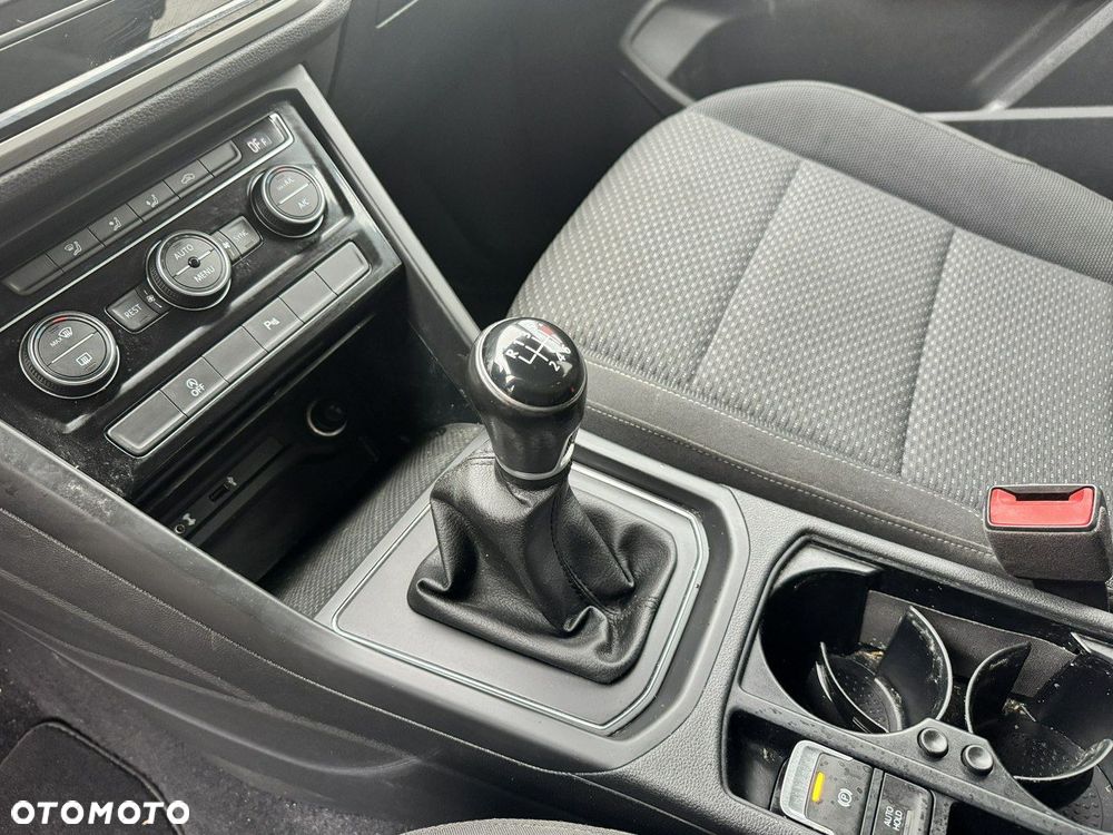 Volkswagen Touran - 14