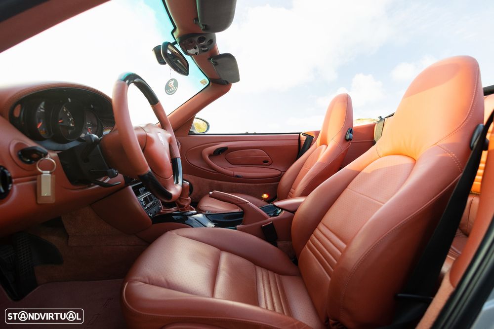 Porsche 911 (996) Carrera 4 Cabrio - 17