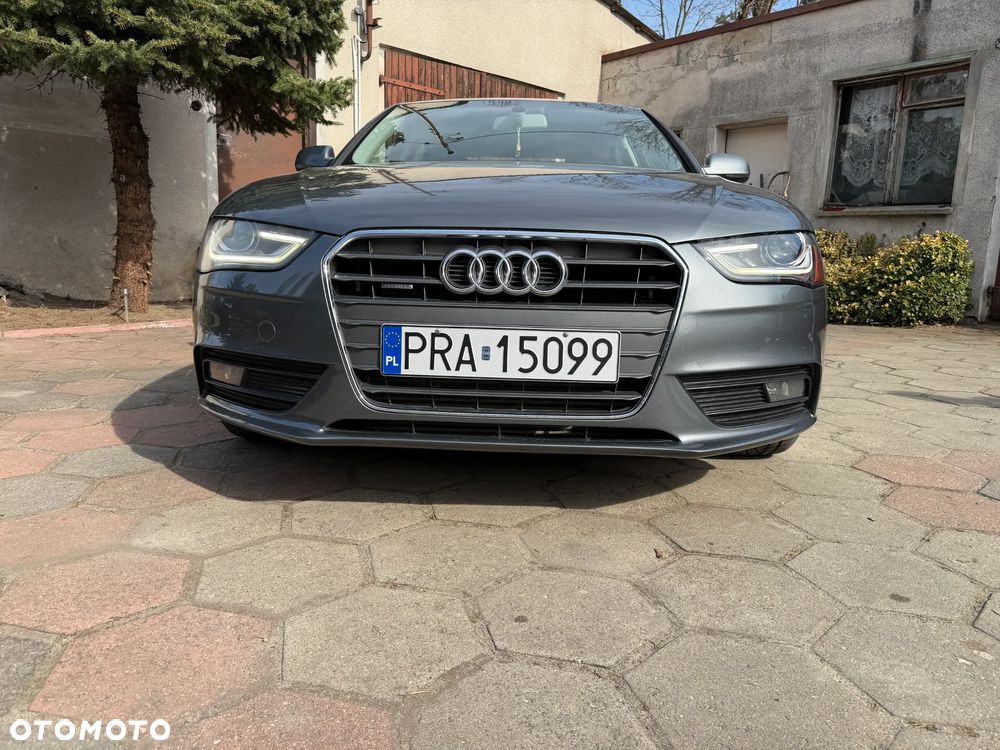 Audi A4 Limousine - 4