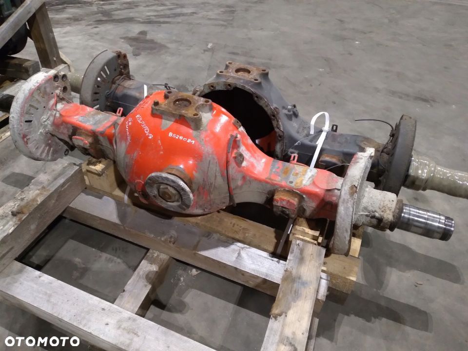 Obudowa mostu VOLVO 6x4 8x4 RTS2370A Przelotowa - 1